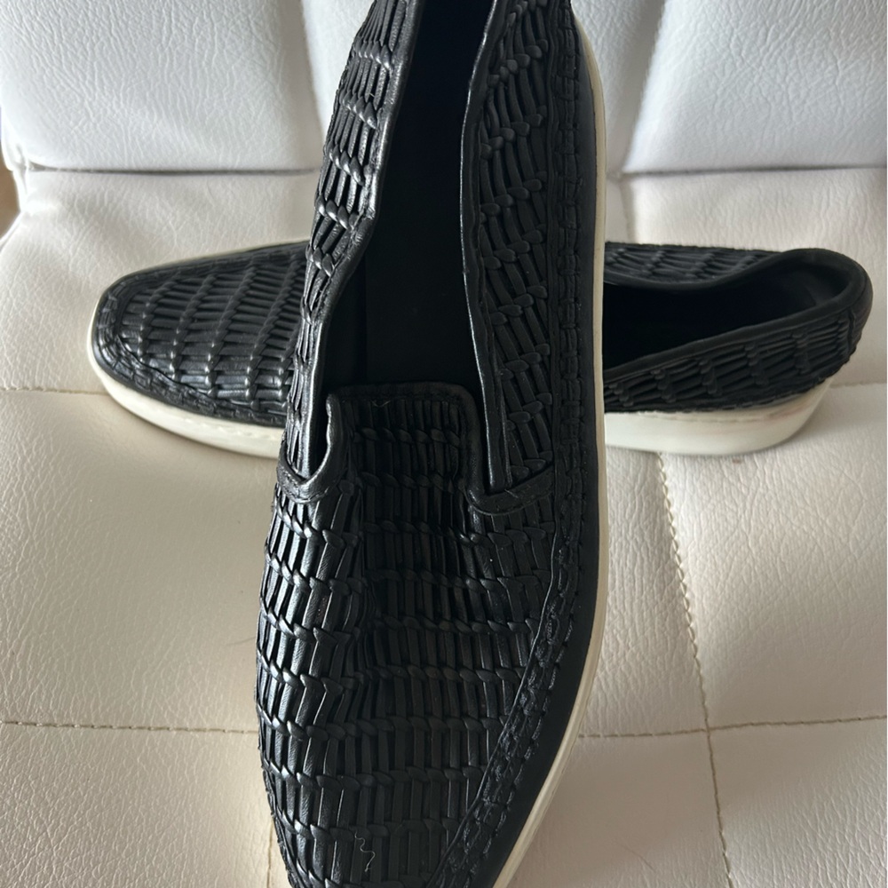 Vince Women's leather Black Slip-On Flats sneakers size 9